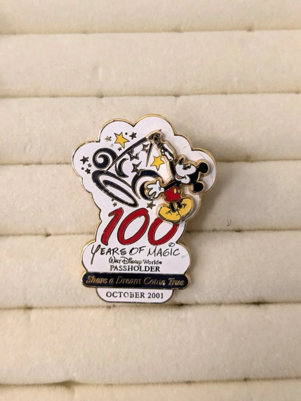 DIsney Pin Moveable Mickey Mouse Passport Holder Series 2001